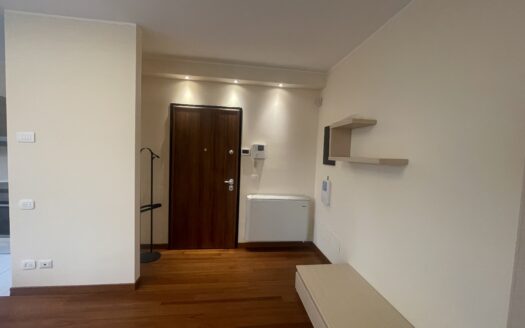 Trilocale via Padania 25, Centro, Biassono