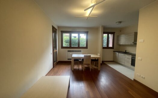 Trilocale via Padania 25, Centro, Biassono