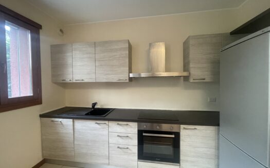 Trilocale via Padania 25, Centro, Biassono