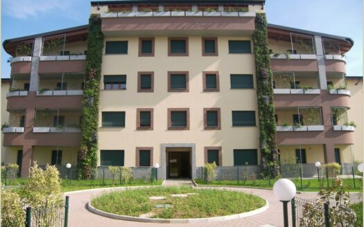 AMPIO 3+K LOCALI GHB – CLASSE A2 – BIASSONO VIA PADANIA 21