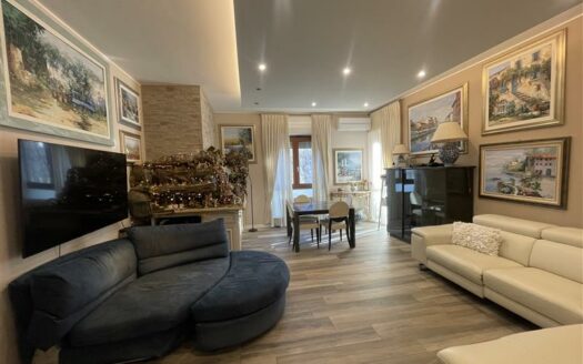 AMPIO 4 LOCALI RISTRUTTURATO – VISTA PARCO, VEDANO AL LAMBRO